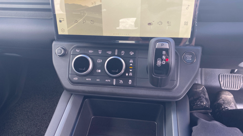 Land Rover Defender 3.0 D250 X-Dynamic SE 110 5dr Auto Diesel Estate